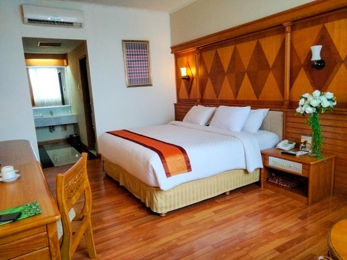 Mutiara Merdeka Hotel Пеканбару Екстер'єр фото